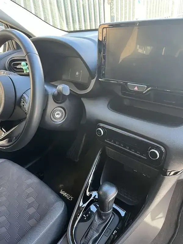 Usata Toyota Yaris Hybrid 87 CV (63 kW) 2025 Utilitaria