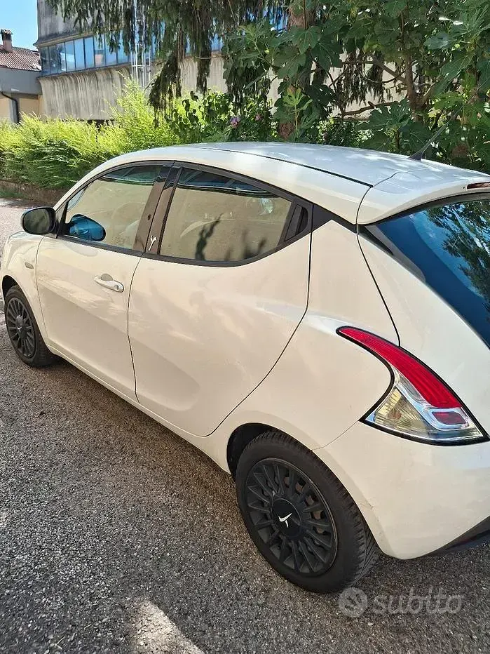 Usata Lancia Ypsilon S 95 CV (69 kW) 2015 Bianco Utilitaria