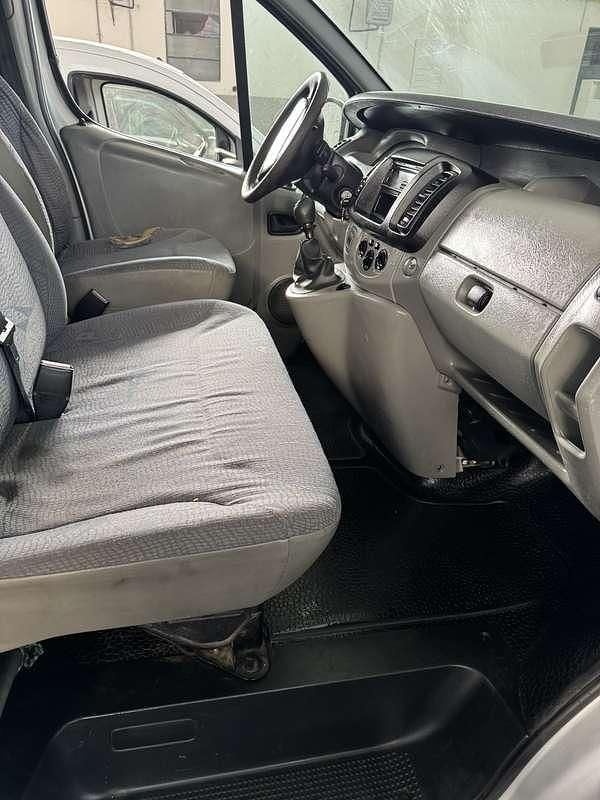 Usata Renault Trafic 101 CV (74 kW) 2006 Argento Monovolume