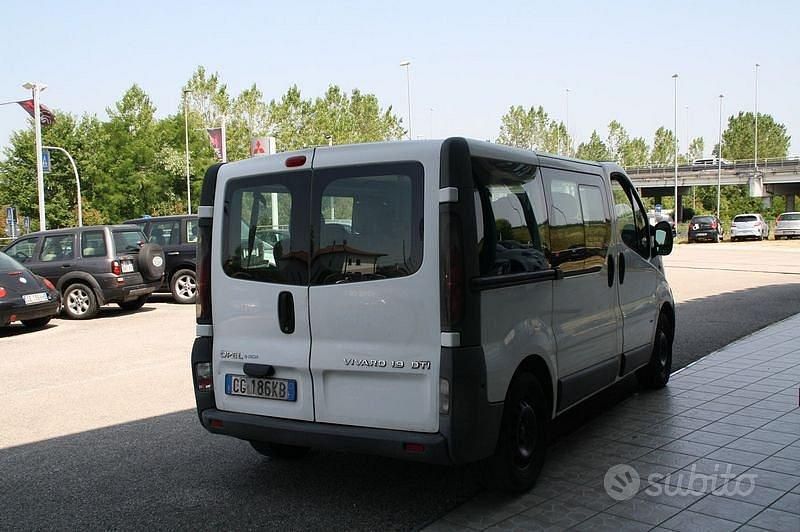 Usata Opel Vivaro 2003 Bianco Monovolume