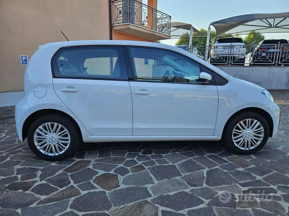 Usata VW up! move up! 65 CV (47 kW) 2023 Bianco Utilitaria