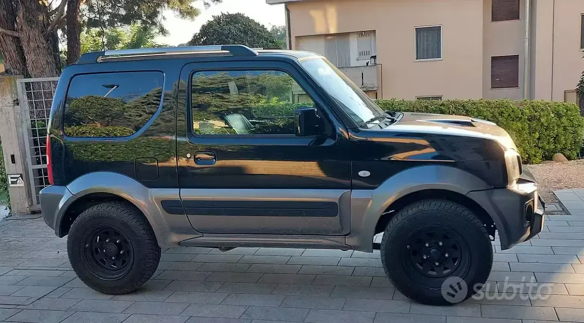 Usata Suzuki Jimny 85 CV (62 kW) 2018 Nero SUV
