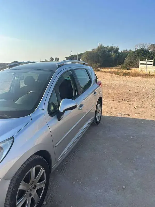 Usata Peugeot 207 Outdoor Outdoor 90 CV (66 kW) 2008 Argento Station wagon