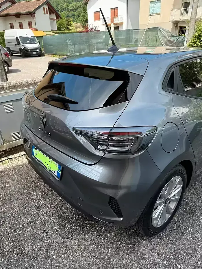 Usata Renault Clio 100 CV (73 kW) 2024 Utilitaria