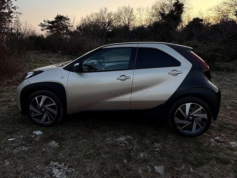 Occasion Toyota Aygo X Edition 72 ch (52 kW) 2024 Doré SUV