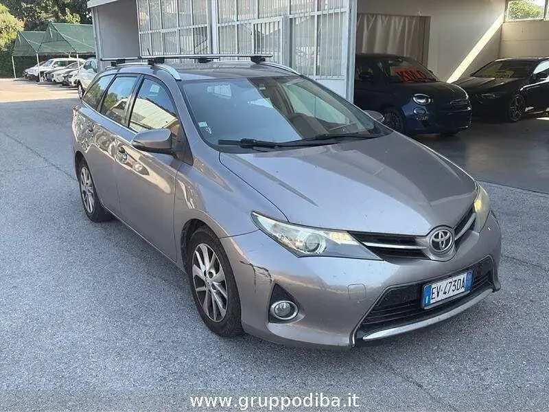Usata Toyota Auris Active 89 CV (65 kW) 2014 Grigio