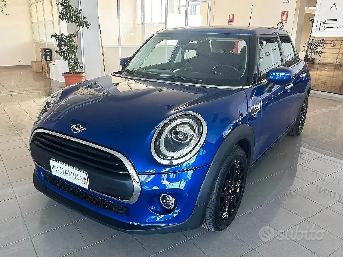 Usata Mini ONE 75 CV (55 kW) 2021 Straight blue metallic Utilitaria