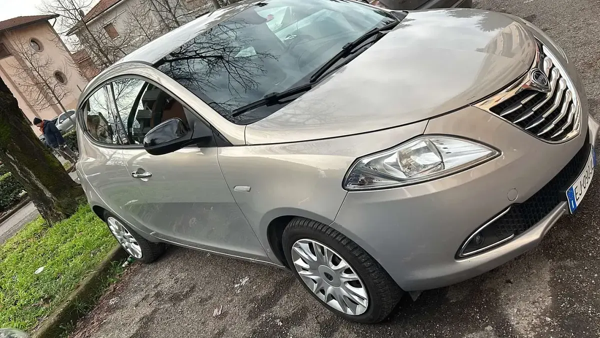 Usata Lancia Ypsilon Gold 69 CV (50 kW) 2011 Utilitaria