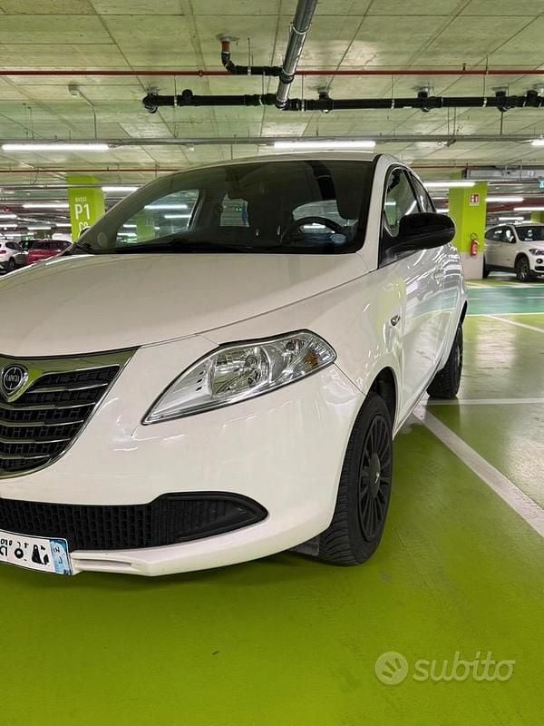 Usata Lancia Ypsilon 80 CV (58 kW) 2014 Bianco Utilitaria