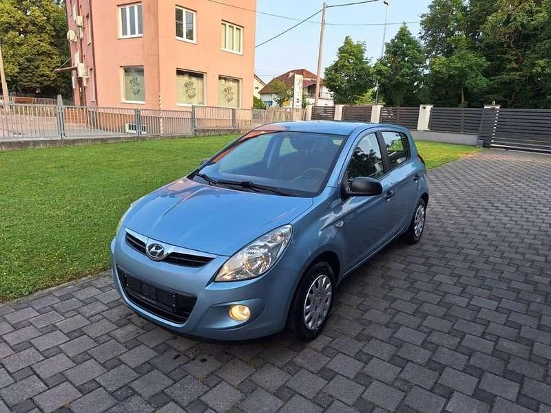Usata Hyundai i20 Comfort 75 CV (55 kW) 2009 Blu/azzurro Utilitaria