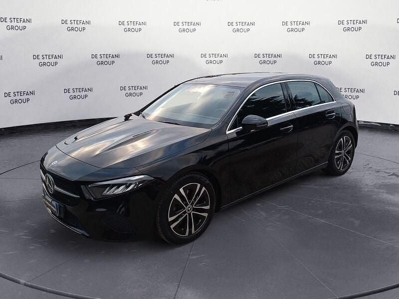 Usata Mercedes A180 Advanced 116 CV (85 kW) 2023 Nero notte Utilitaria
