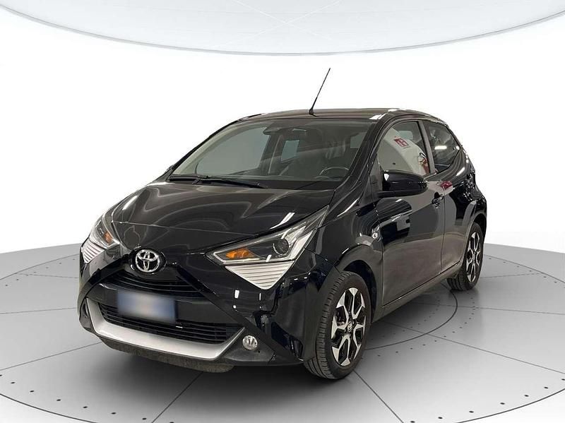 Nero metal. Usata 2021 Toyota Aygo Due volumi | 11.500 € (Buon prezzo) - Immagine 1/4