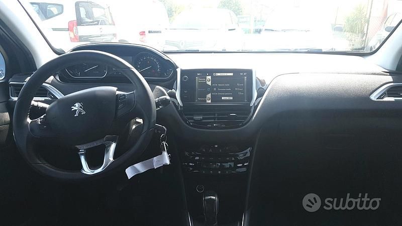 Usata Peugeot 208 82 CV (60 kW) 2013 Nero Utilitaria