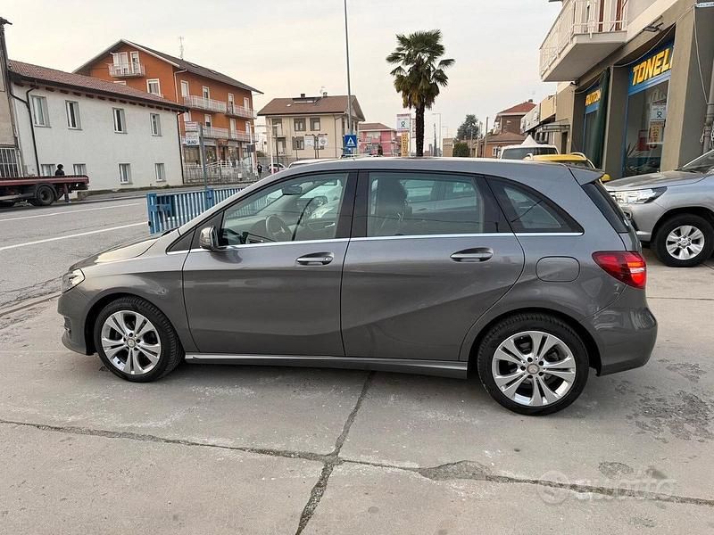 Usata Mercedes B180 Executive 109 CV (80 kW) 2016 Grigio Monovolume