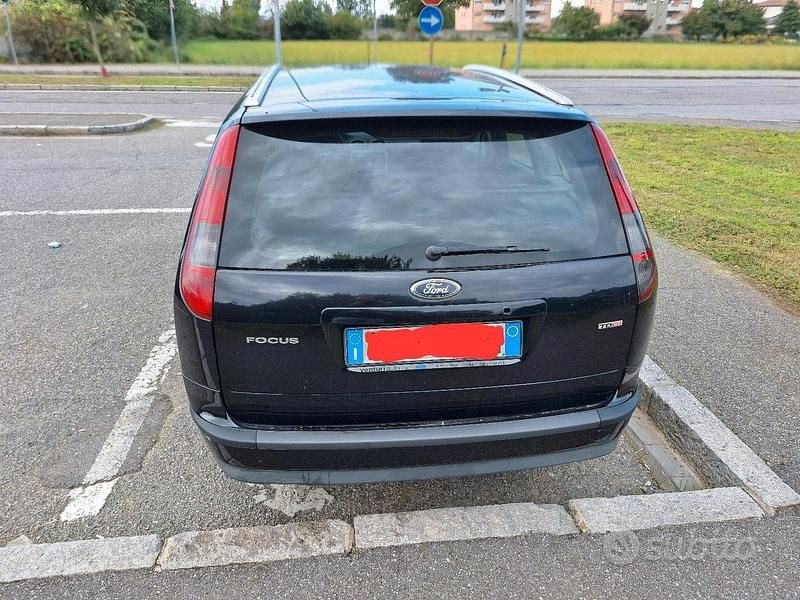 Usata Ford Focus 90 CV (66 kW) 2007 Nero Station wagon