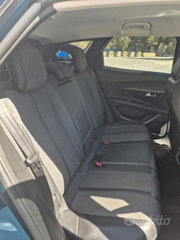 Usata Peugeot 3008 Allure 130 CV (95 kW) 2022 Blu SUV