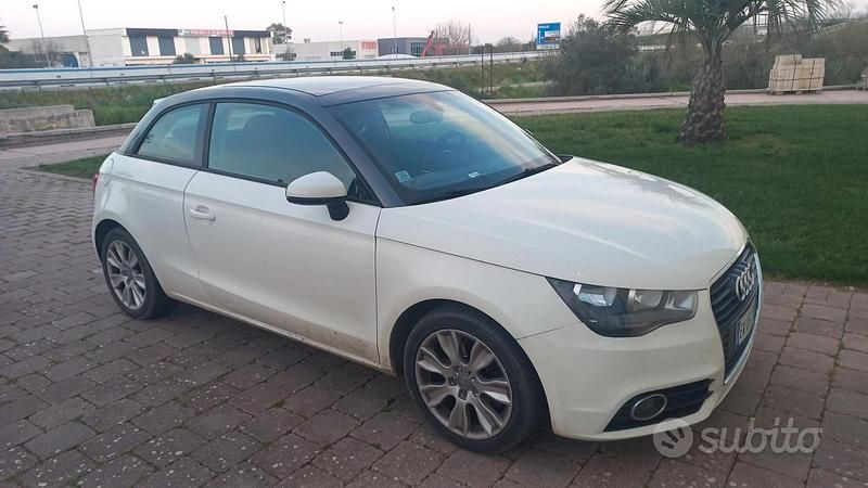 Usata Audi A1 Attraction 105 CV (77 kW) 2011 Bianco Utilitaria