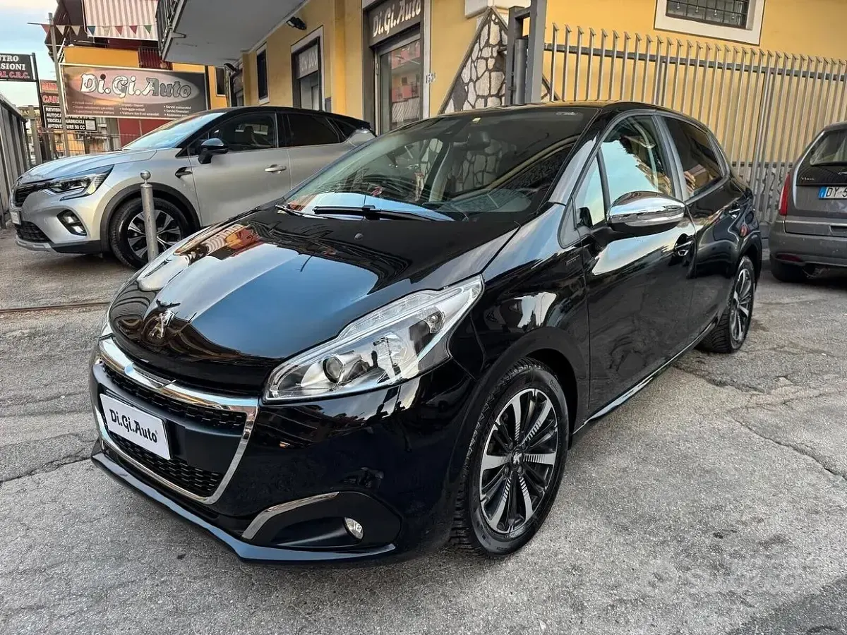 Usata Peugeot 208 Allure 102 CV (75 kW) 2020 Nero Utilitaria