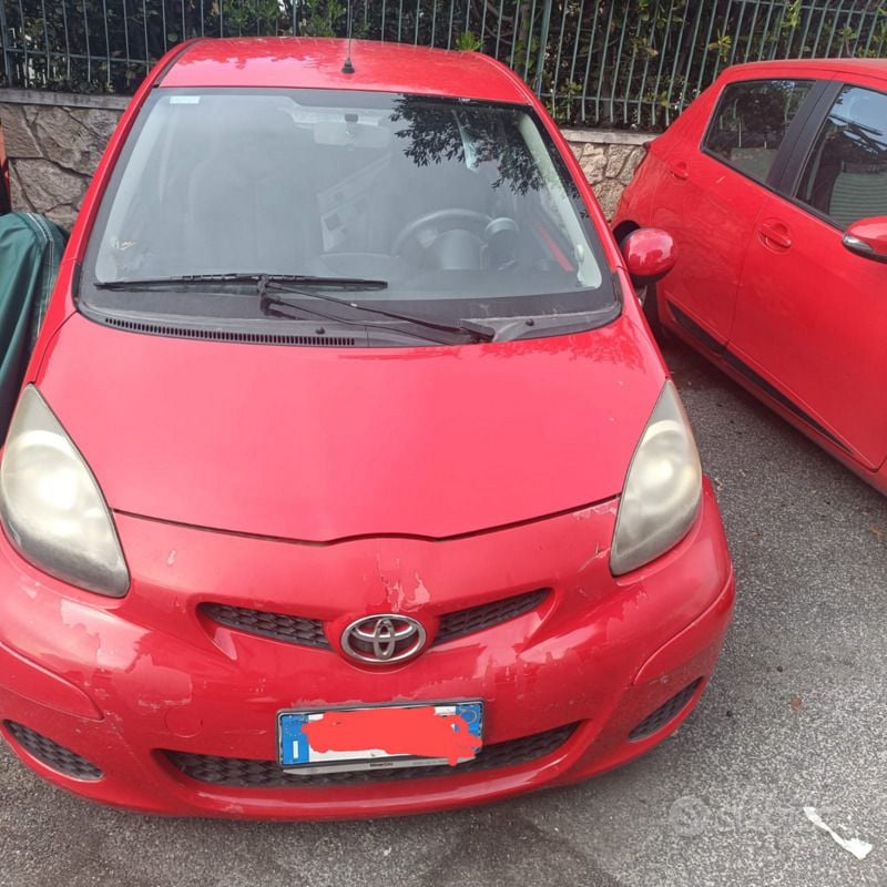 Rosso Usata 2011 Toyota Aygo Connect Style Due volumi | 2600 € (Super prezzo) - Immagine 1/4