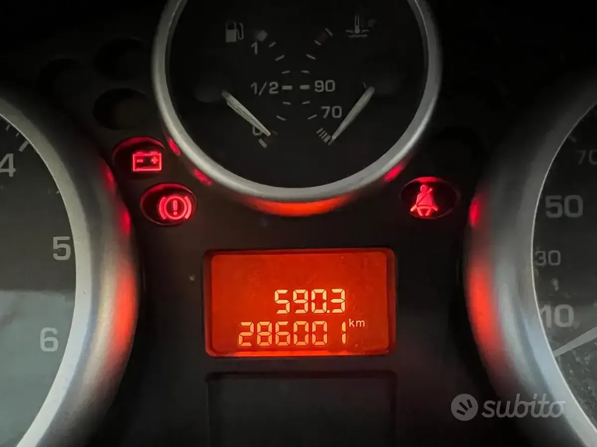 Usata Peugeot 207 68 CV (50 kW) 2011 Nero Berlina