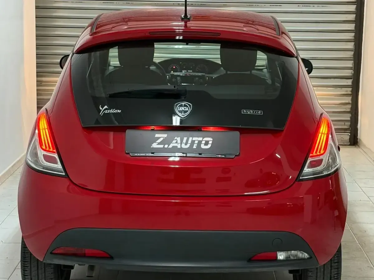 Usata Lancia Ypsilon Silver 69 CV (50 kW) 2022 Rosso Utilitaria