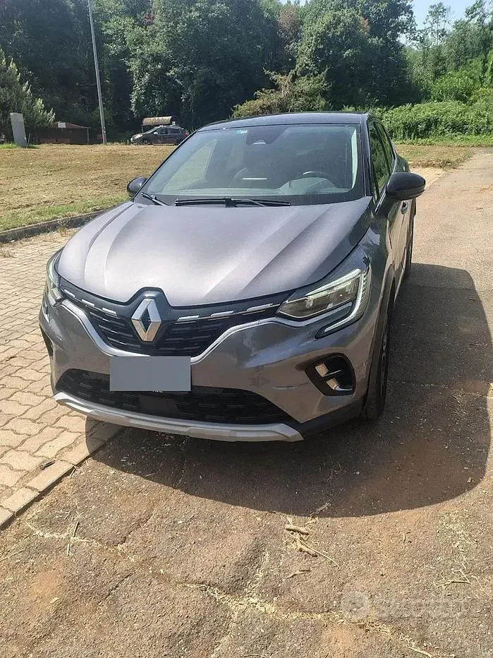 Usata Renault Captur 101 CV (74 kW) 2023 Grigio SUV