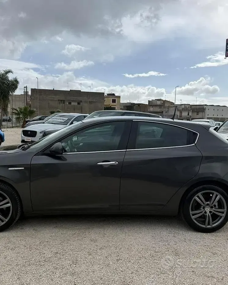 Usata Alfa Romeo Giulietta Distinctive 105 CV (77 kW) 2014 Grigio Utilitaria
