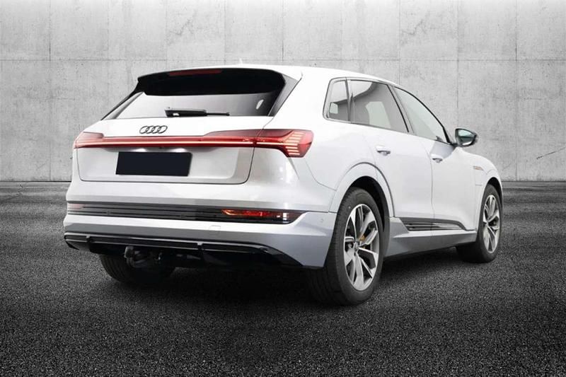 Usata Audi e-tron S-Line 158 kW (215 CV) 2022 Argento SUV