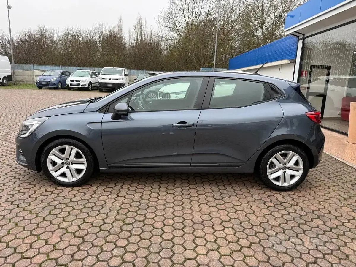 Usata Renault Clio V Business 101 CV (74 kW) 2021 Grigio Berlina