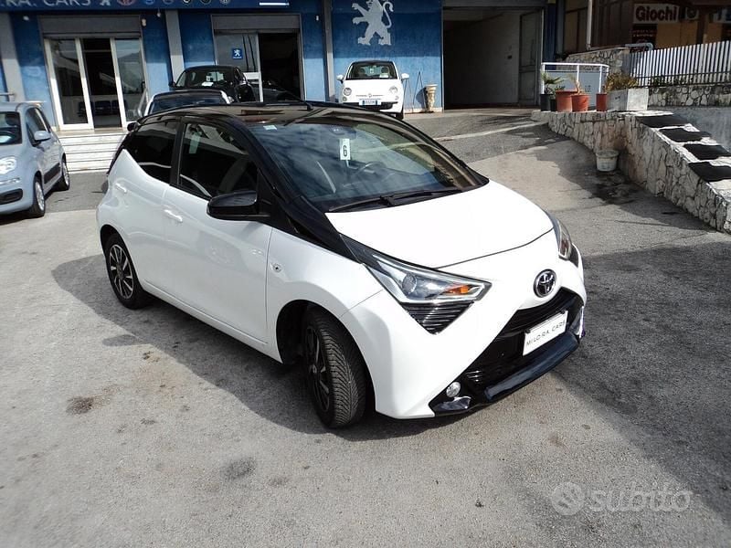 Usata Toyota Aygo Connect Style 72 CV (52 kW) 2020 Bianco Utilitaria