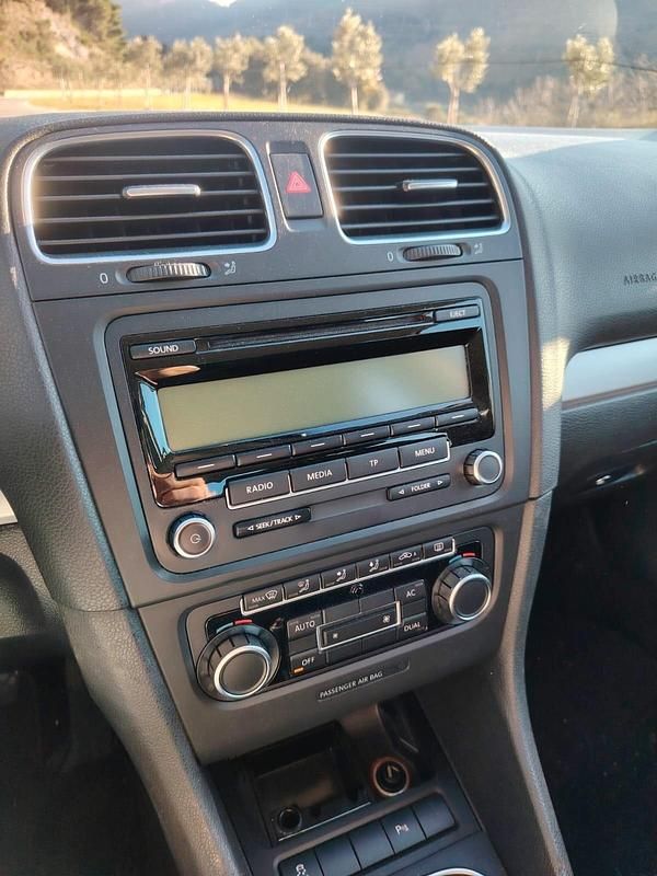 Usata VW Golf VI Comfortline 104 CV (76 kW) 2011 Argento Utilitaria