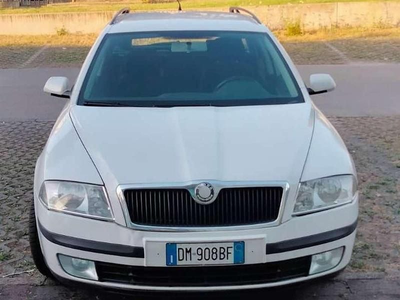 Bianco Usata 2008 Skoda Octavia Elegance Station wagon | 2500 € (Buon prezzo) - Immagine 1/2