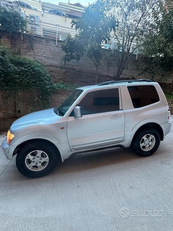 Grigio Usata 2001 Mitsubishi Pajero SUV | 5000 € - Immagine 1/4