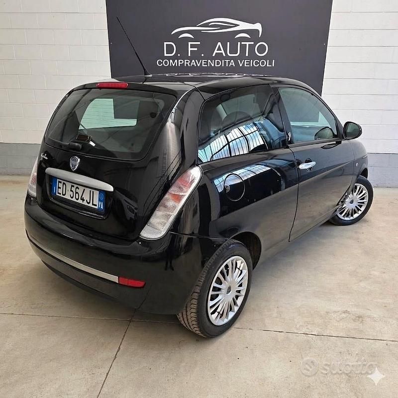 Usata Lancia Ypsilon 60 CV (44 kW) 2009 Nero Utilitaria