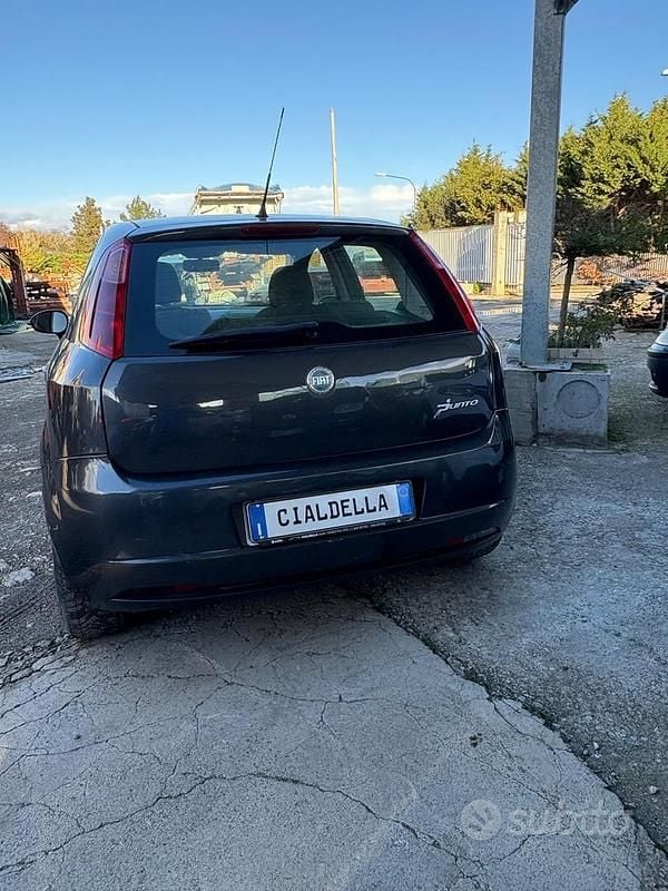 Usata Fiat Grande Punto Active 75 CV (55 kW) 2007 Grigio Utilitaria