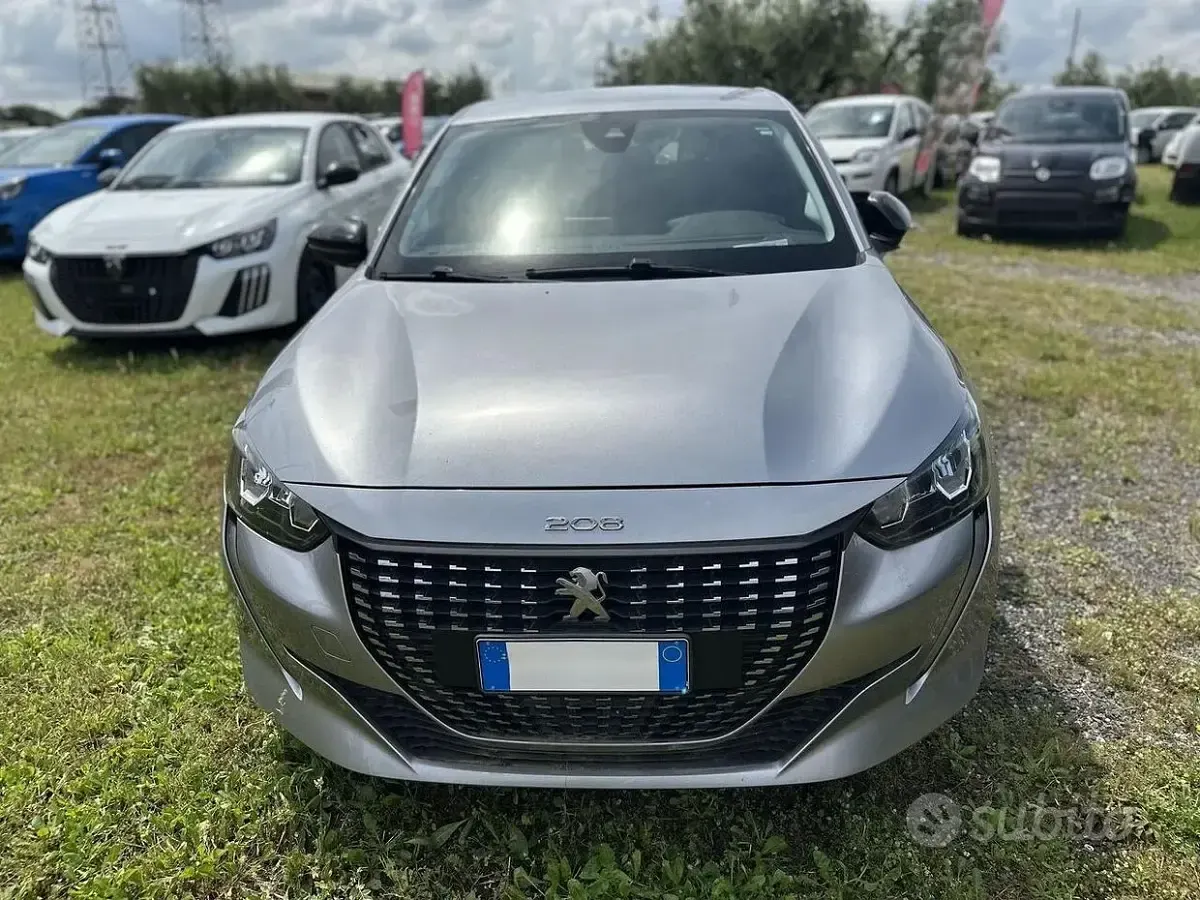 Usata Peugeot 208 Allure 101 CV (74 kW) 2023 Grigio Utilitaria