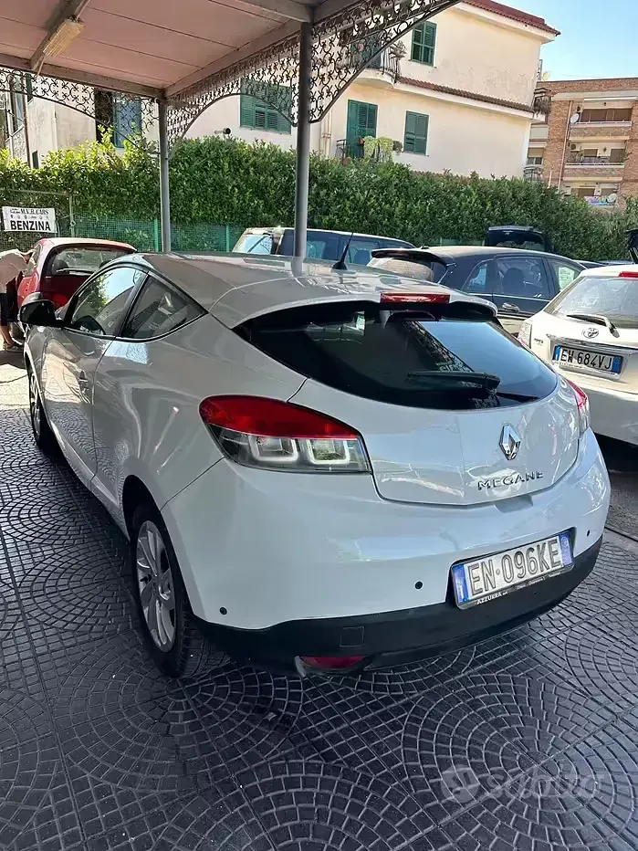 Usata Renault Mégane Coupé 110 CV (80 kW) 2012 Bianco Coupé
