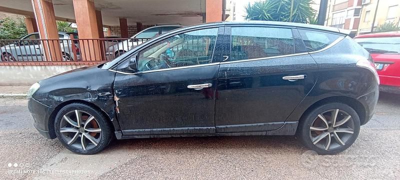 Usata Lancia Delta 120 CV (88 kW) 2011 Utilitaria