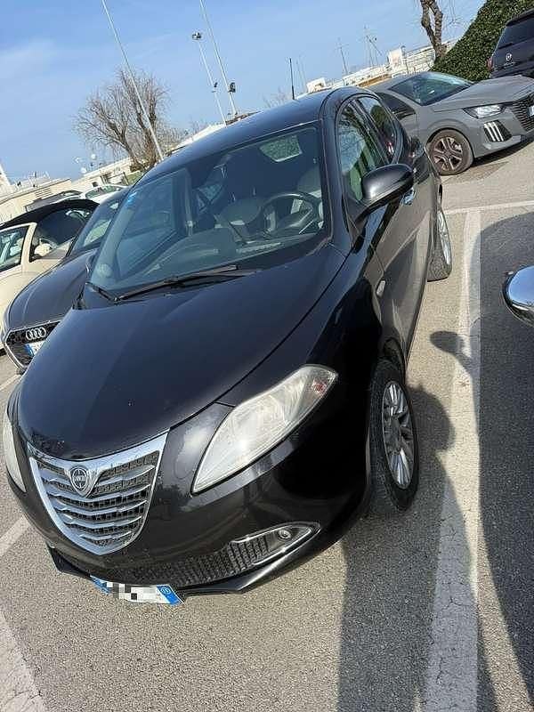 Usata Lancia Ypsilon 80 CV (58 kW) 2015 Utilitaria