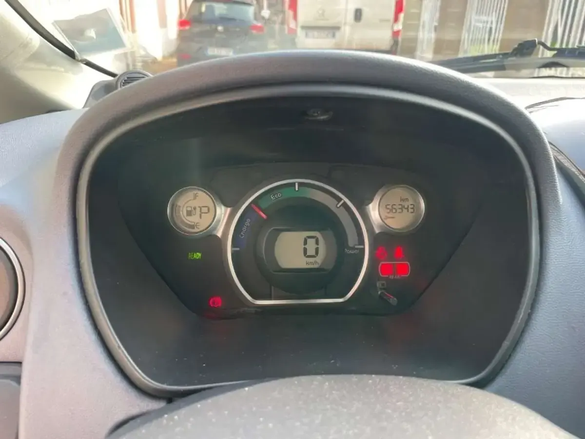 Usata Peugeot iON Active 35 kW (48 CV) 2017 Bianco Utilitaria