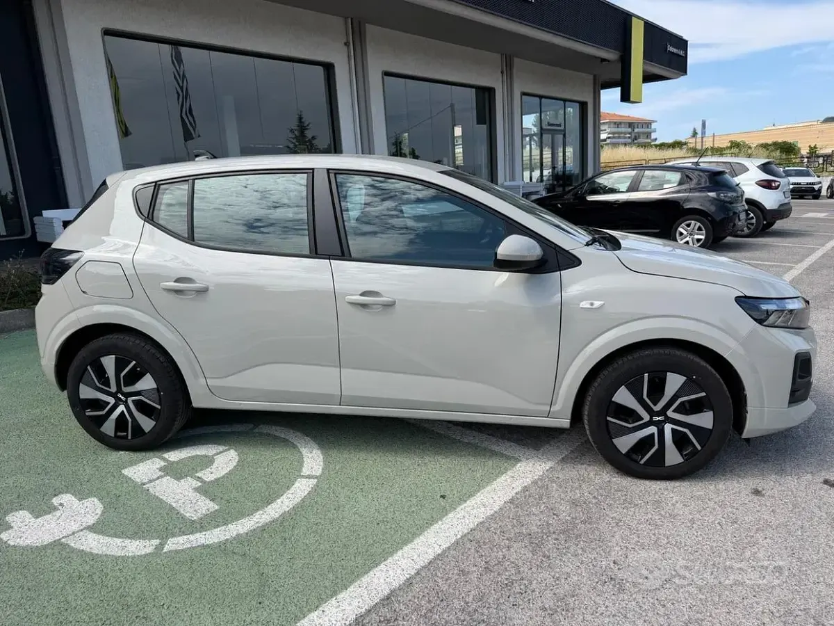 Usata Dacia Sandero Expression 110 CV (80 kW) 2026 Beige Berlina