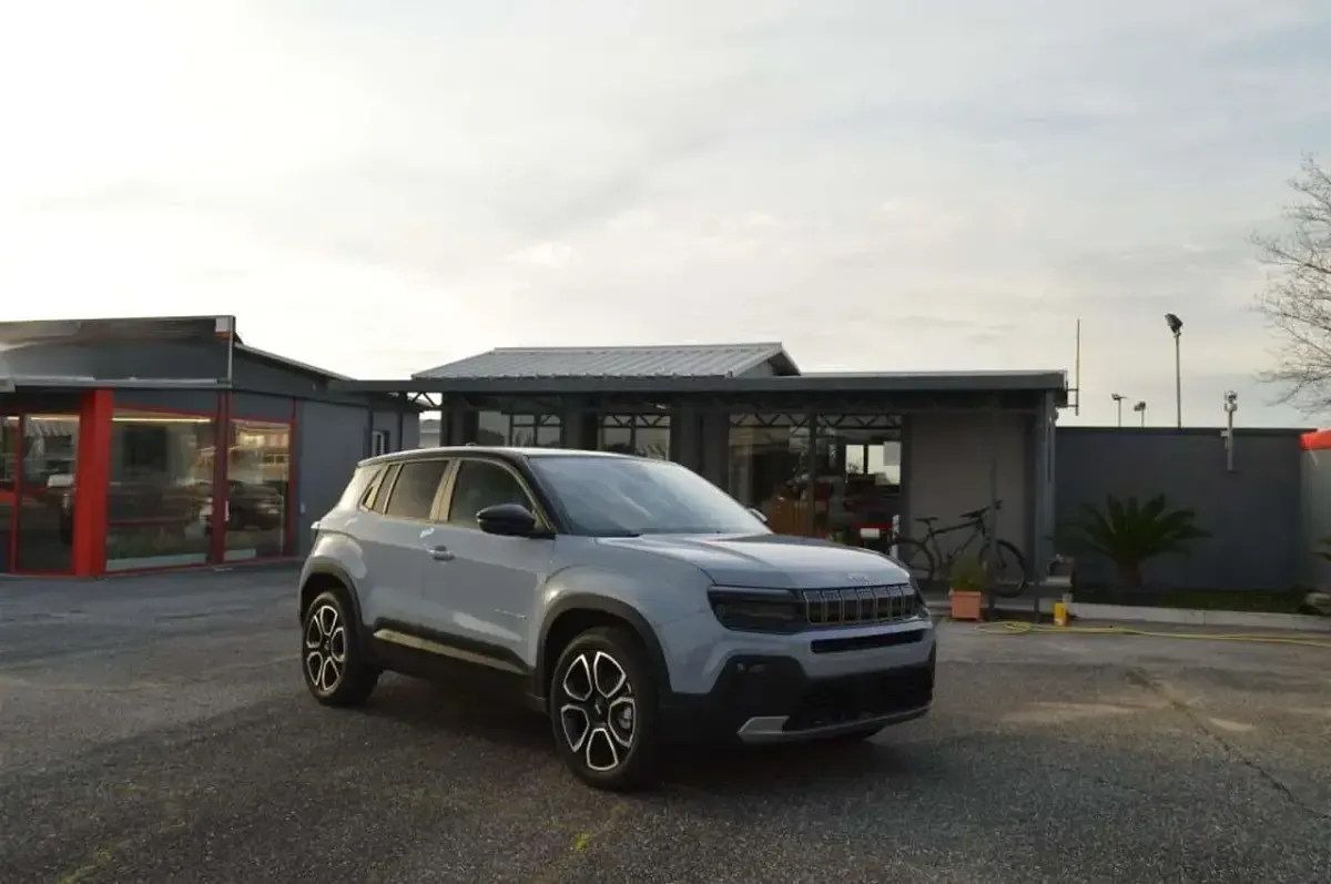 Nuova Jeep Avenger Summit 101 CV (74 kW) 2025 Storm grey SUV
