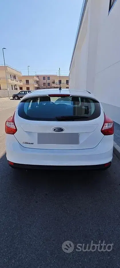 Usata Ford Focus 115 CV (84 kW) 2011 Bianco Berlina