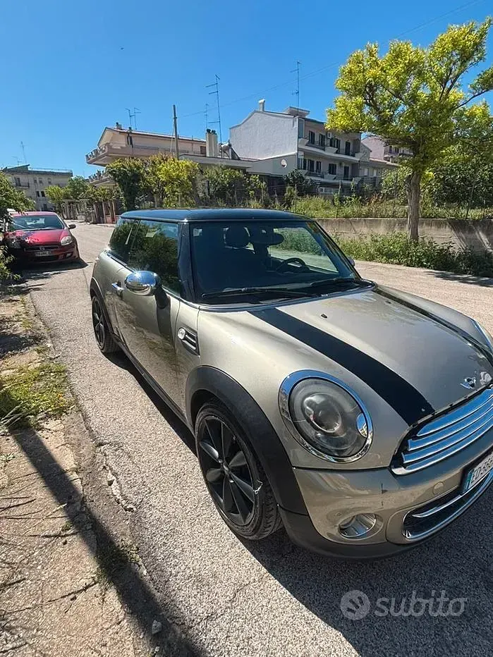 Begagnad Mini Cooper 112 HK (82 kW) 2011 Brun Halvkombi