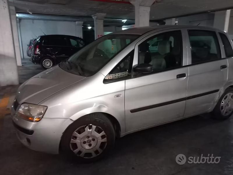 Käytetty Fiat Idea 69 HP (50 kW) 2005 Harmaa Tila-auto