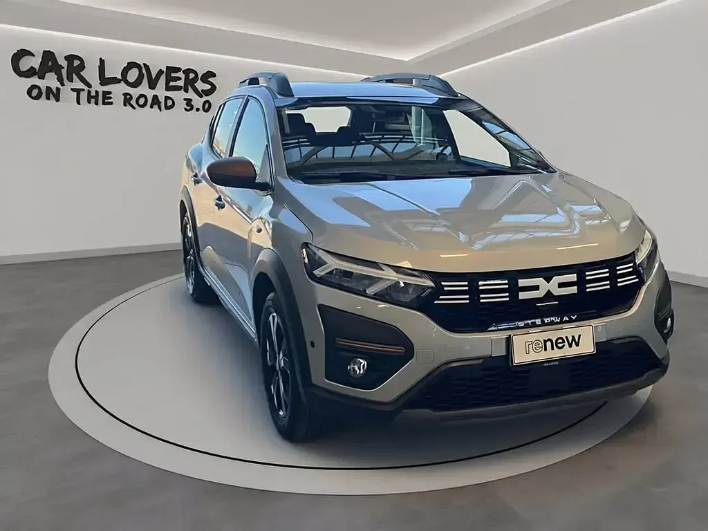 Usata Dacia Sandero Expression 101 CV (74 kW) 2023 Grigio lunare Utilitaria