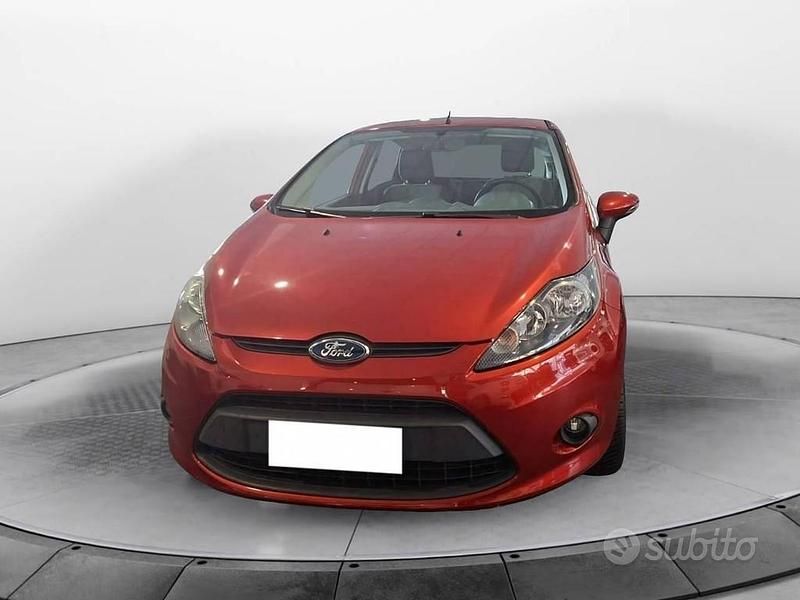 Usata Ford Fiesta 82 CV (60 kW) 2010 Rosso Utilitaria