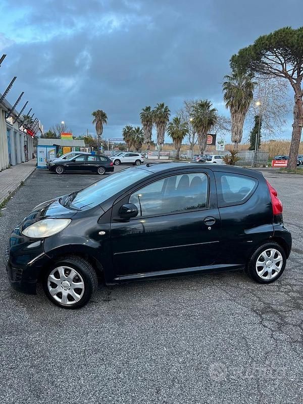 Gebraucht Peugeot 107 68 PS (50 kW) 2008 Schwarz Kleinwagen