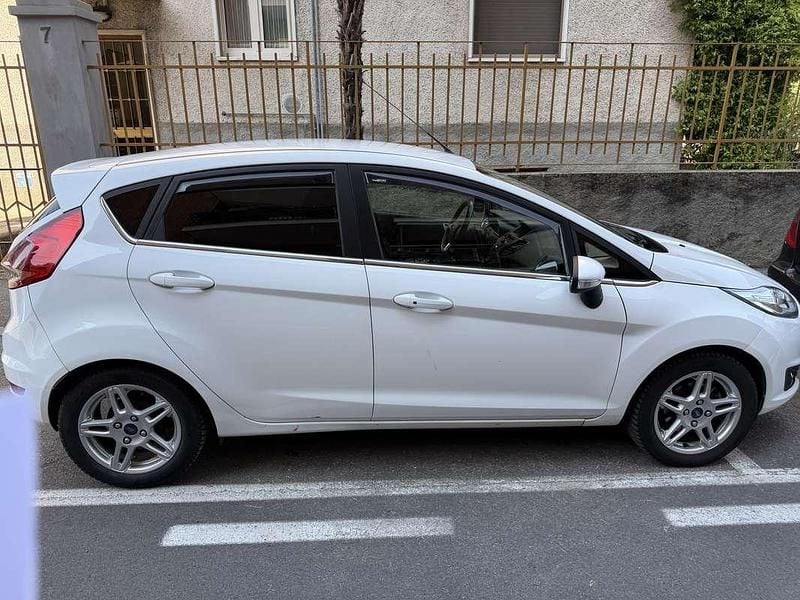 Usata Ford Fiesta Titanium 68 CV (50 kW) 2012 Berlina