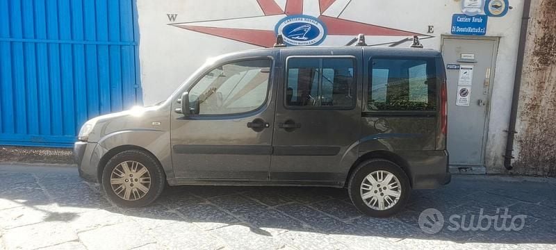 Usata Fiat Doblò 85 CV (62 kW) 2009 Grigio Monovolume